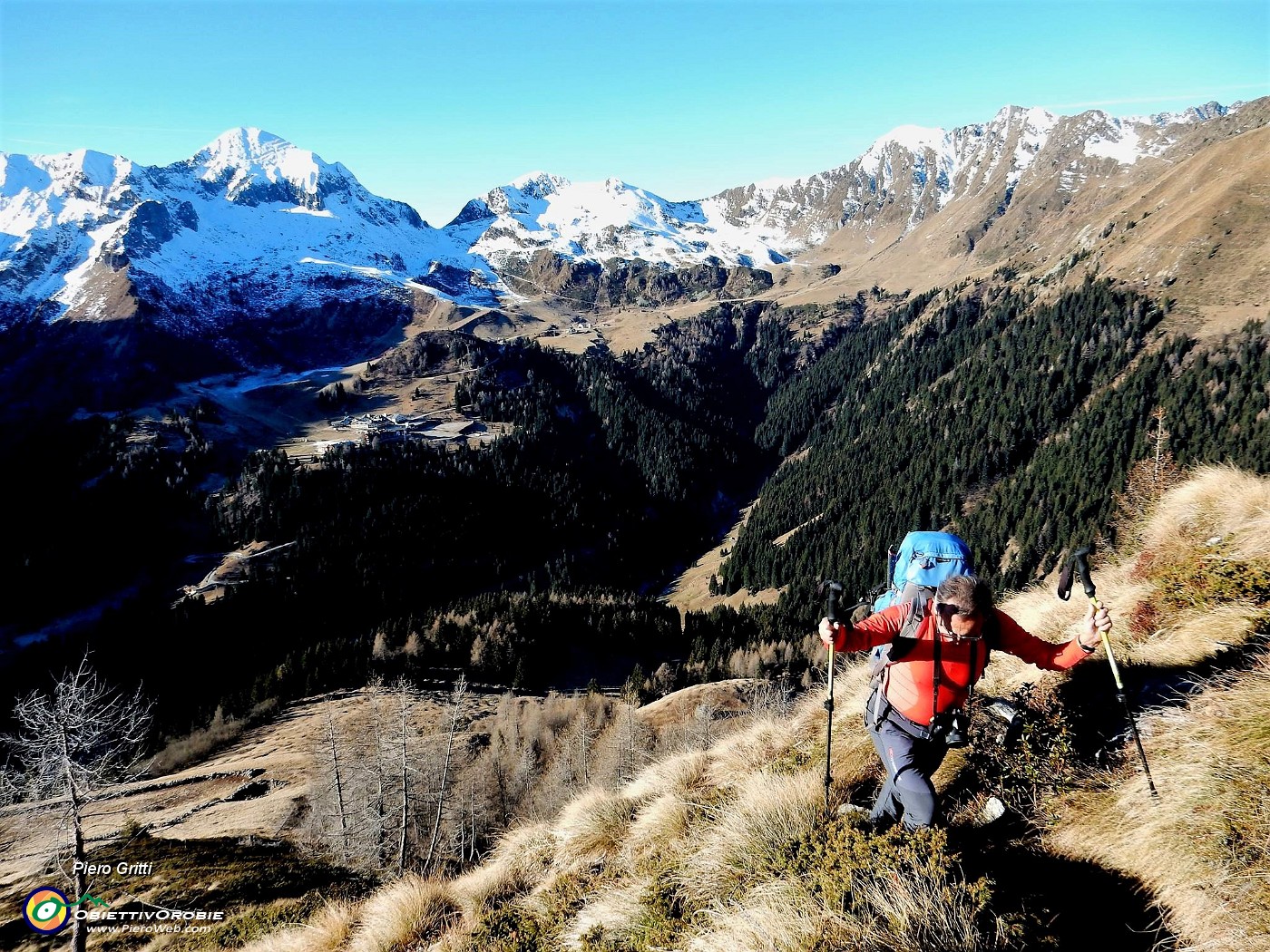 28-1 Sul costone erboso  accidentato in salita all'Arete.jpg